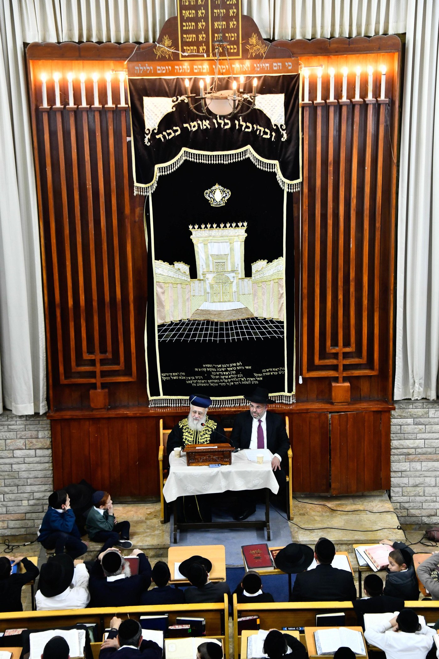 הראשל"צ הגר"י יוסף בשיעור בזאת חנוכה