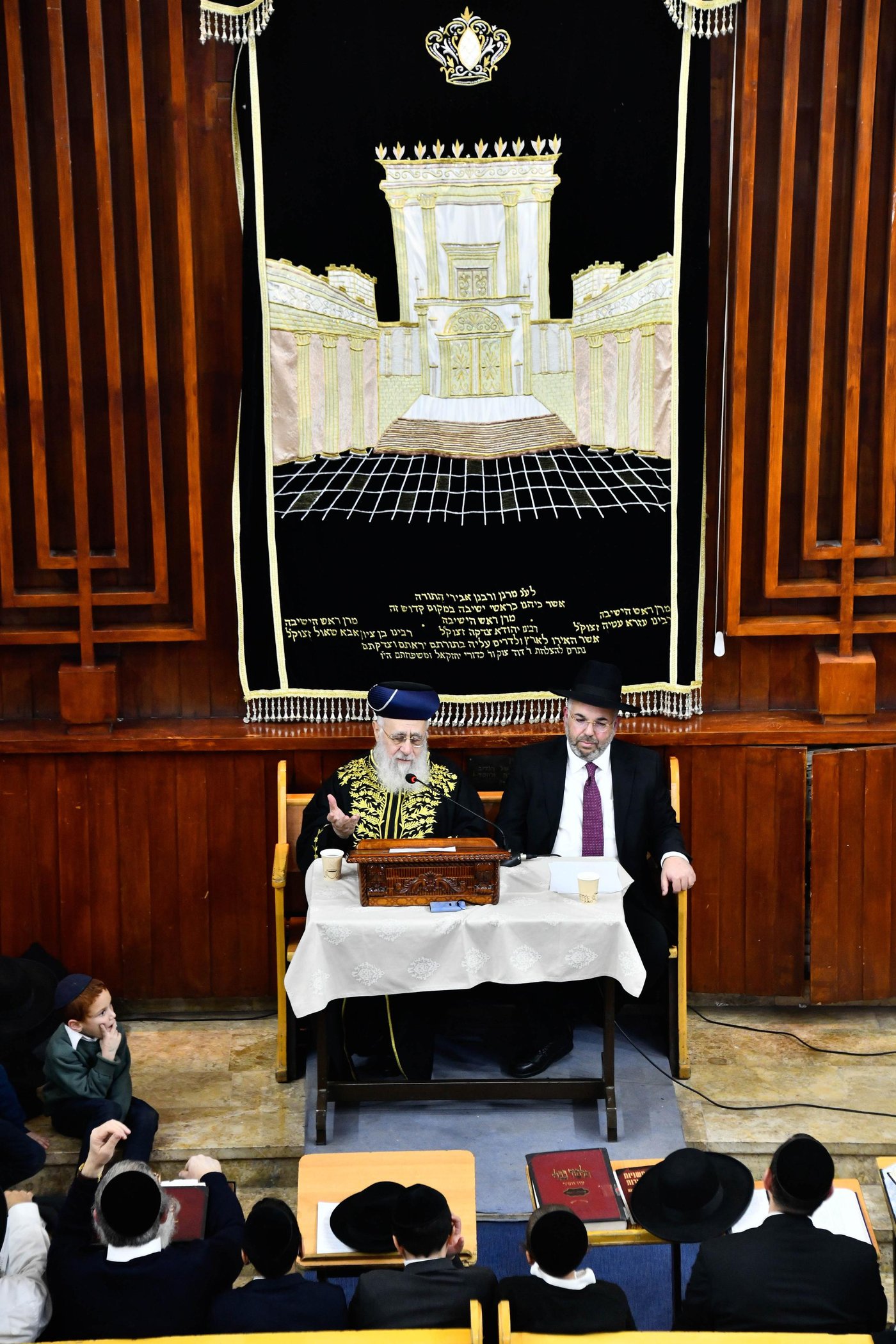 הראשל"צ הגר"י יוסף בשיעור בזאת חנוכה