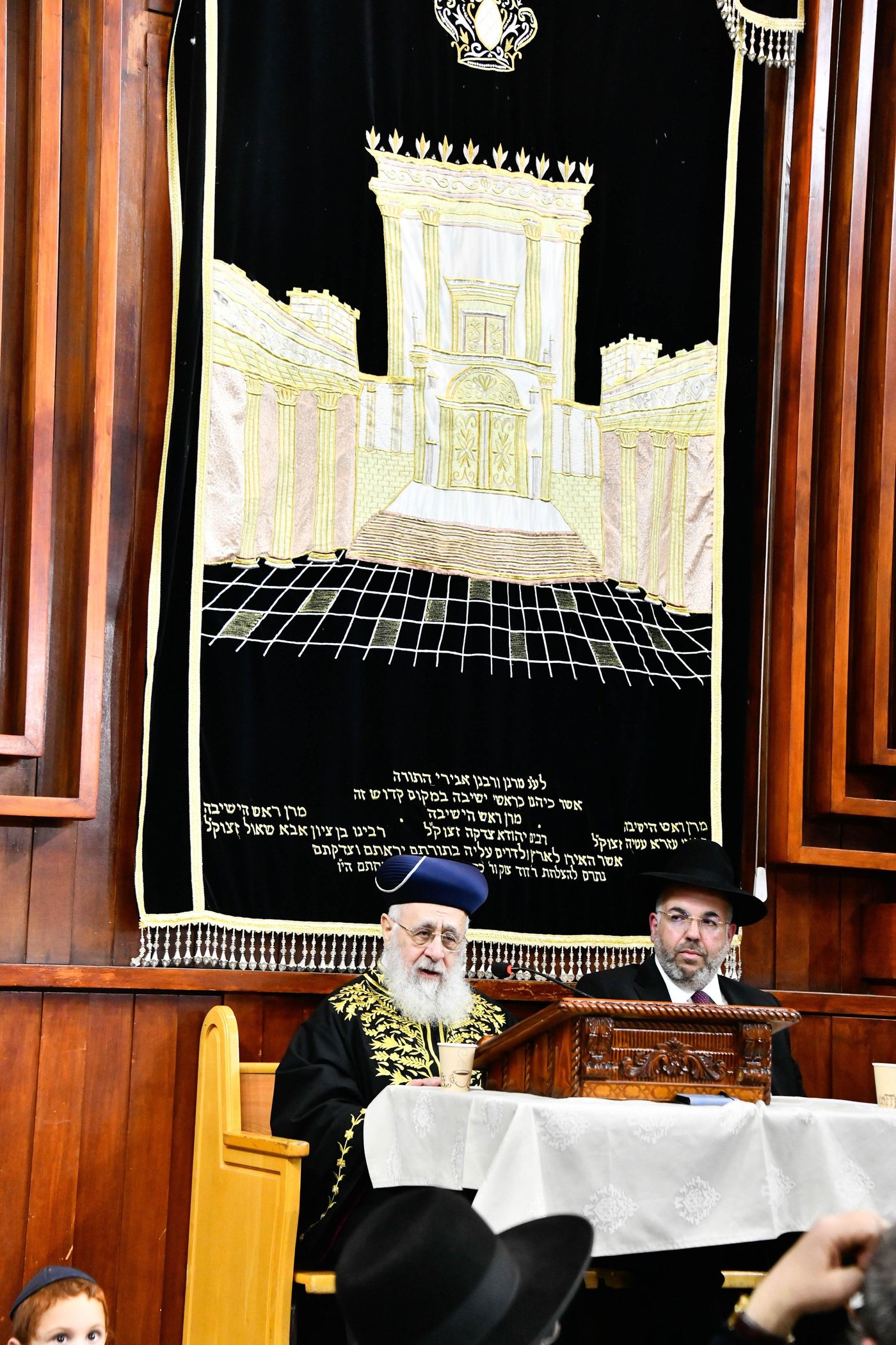 הראשל"צ הגר"י יוסף בשיעור בזאת חנוכה