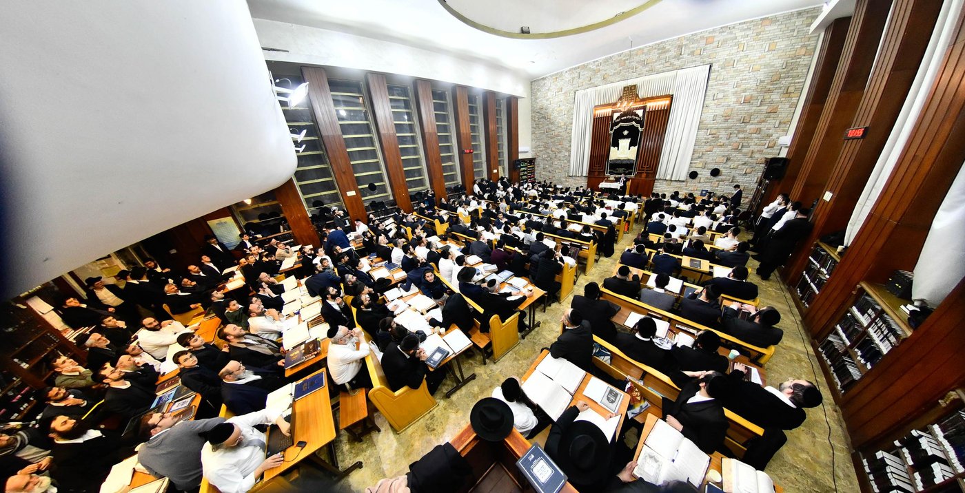 הראשל"צ הגר"י יוסף בשיעור בזאת חנוכה