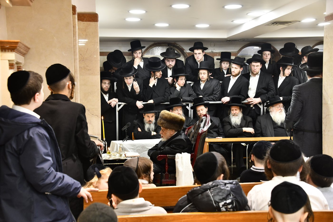 האדמו"ר מקופיטשניץ בהדלקת נרות חנוכה