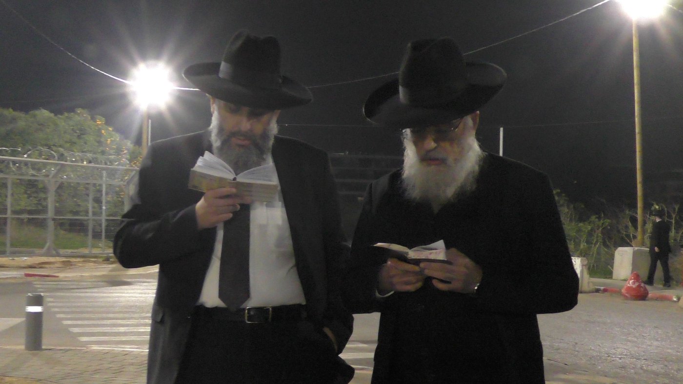 עצרת התפילה של 'כסא רחמים' מול שערי כלא 10