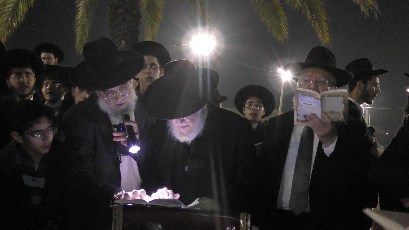 עצרת התפילה של 'כסא רחמים' מול שערי כלא 10