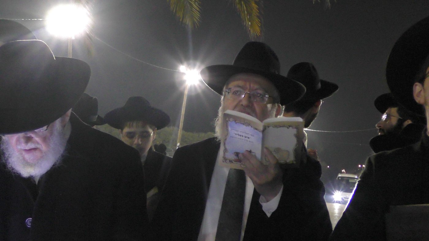 עצרת התפילה של 'כסא רחמים' מול שערי כלא 10