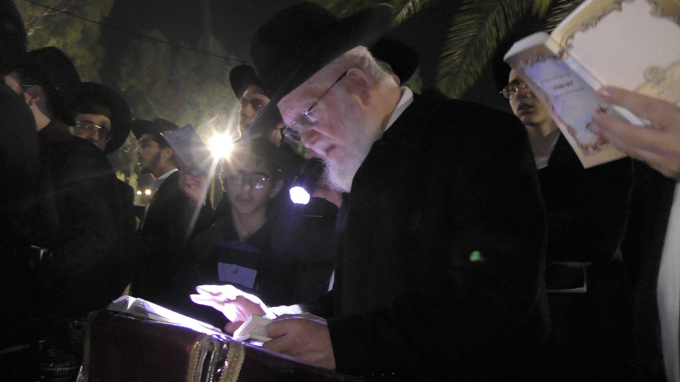 עצרת התפילה של 'כסא רחמים' מול שערי כלא 10