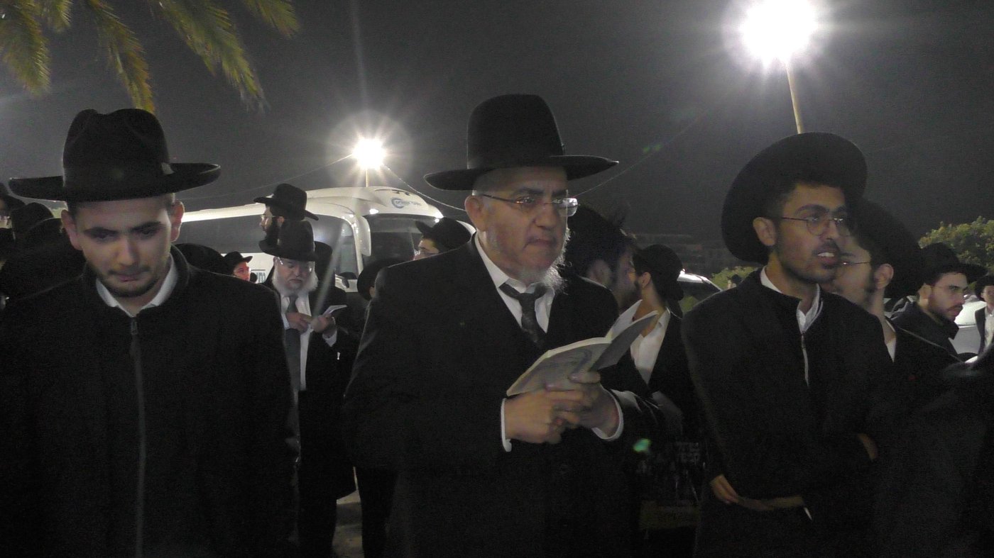 עצרת התפילה של 'כסא רחמים' מול שערי כלא 10