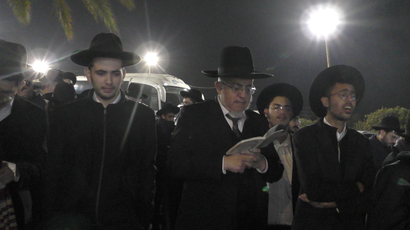 עצרת התפילה של 'כסא רחמים' מול שערי כלא 10