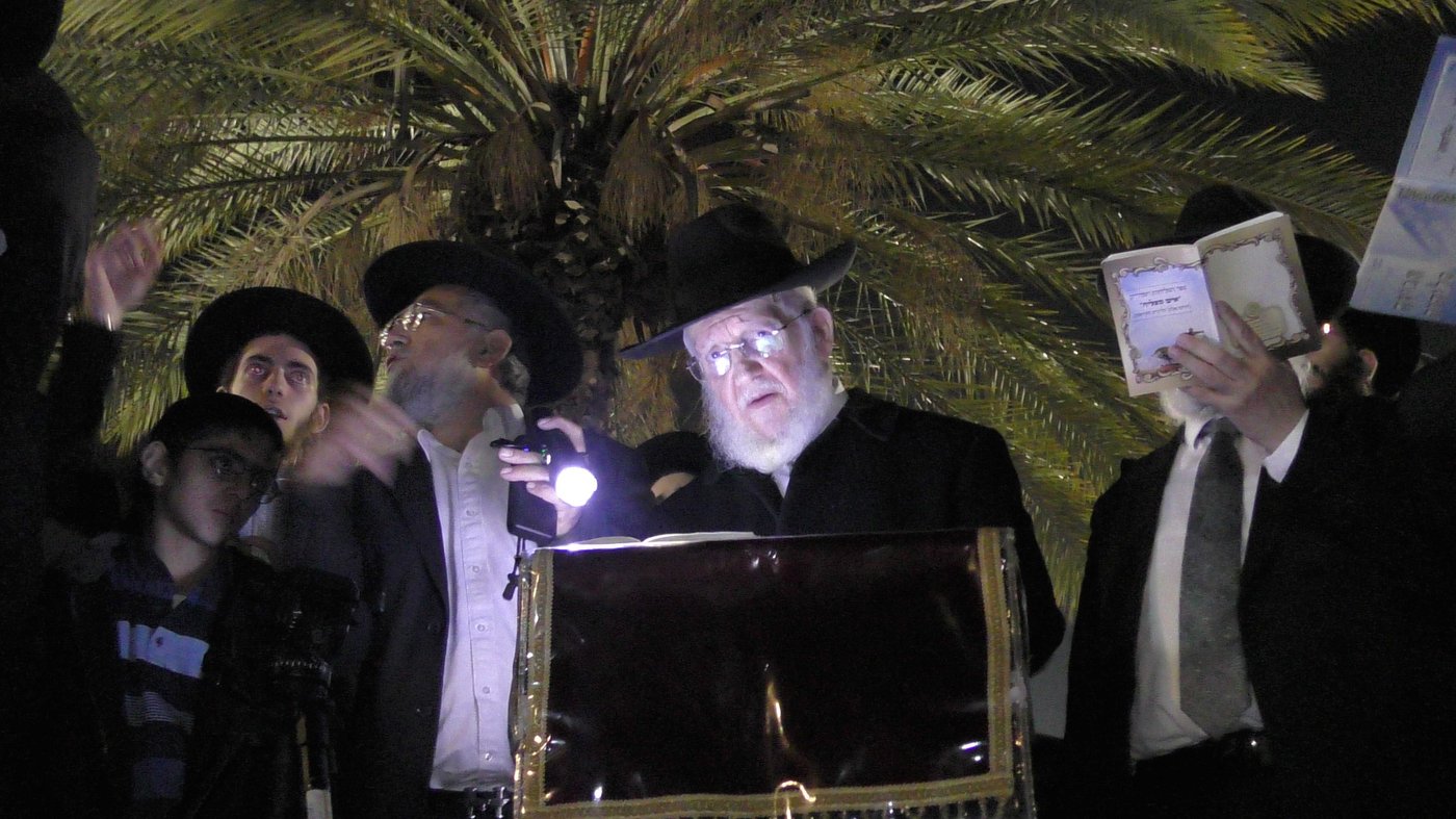 עצרת התפילה של 'כסא רחמים' מול שערי כלא 10