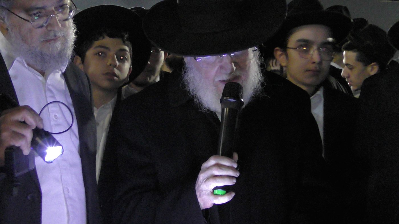 עצרת התפילה של 'כסא רחמים' מול שערי כלא 10