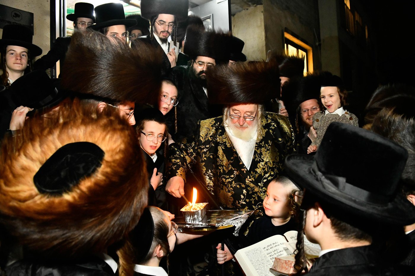 האדמו"ר מספינקא בשריפת הפתילות