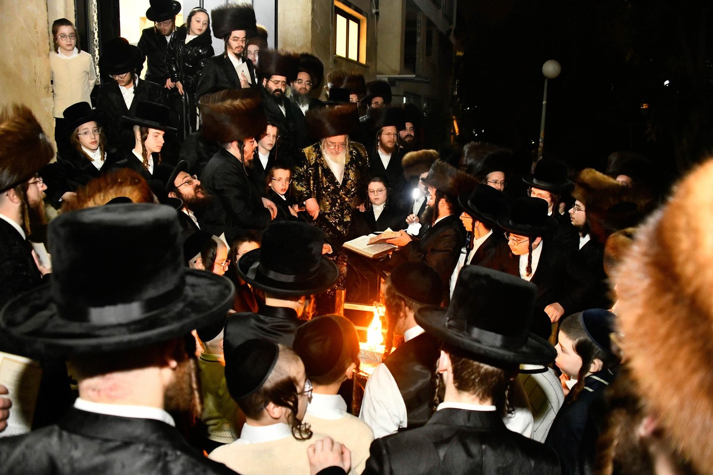 האדמו"ר מספינקא בשריפת הפתילות