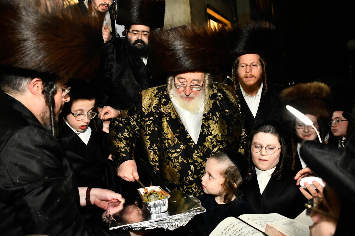 האדמו"ר מספינקא בשריפת הפתילות