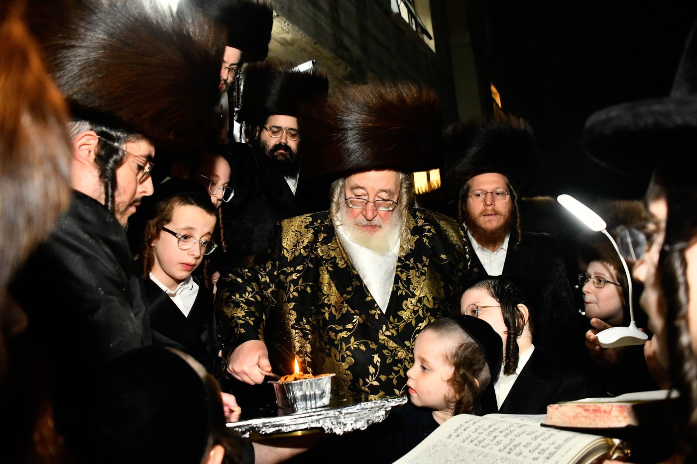 האדמו"ר מספינקא בשריפת הפתילות