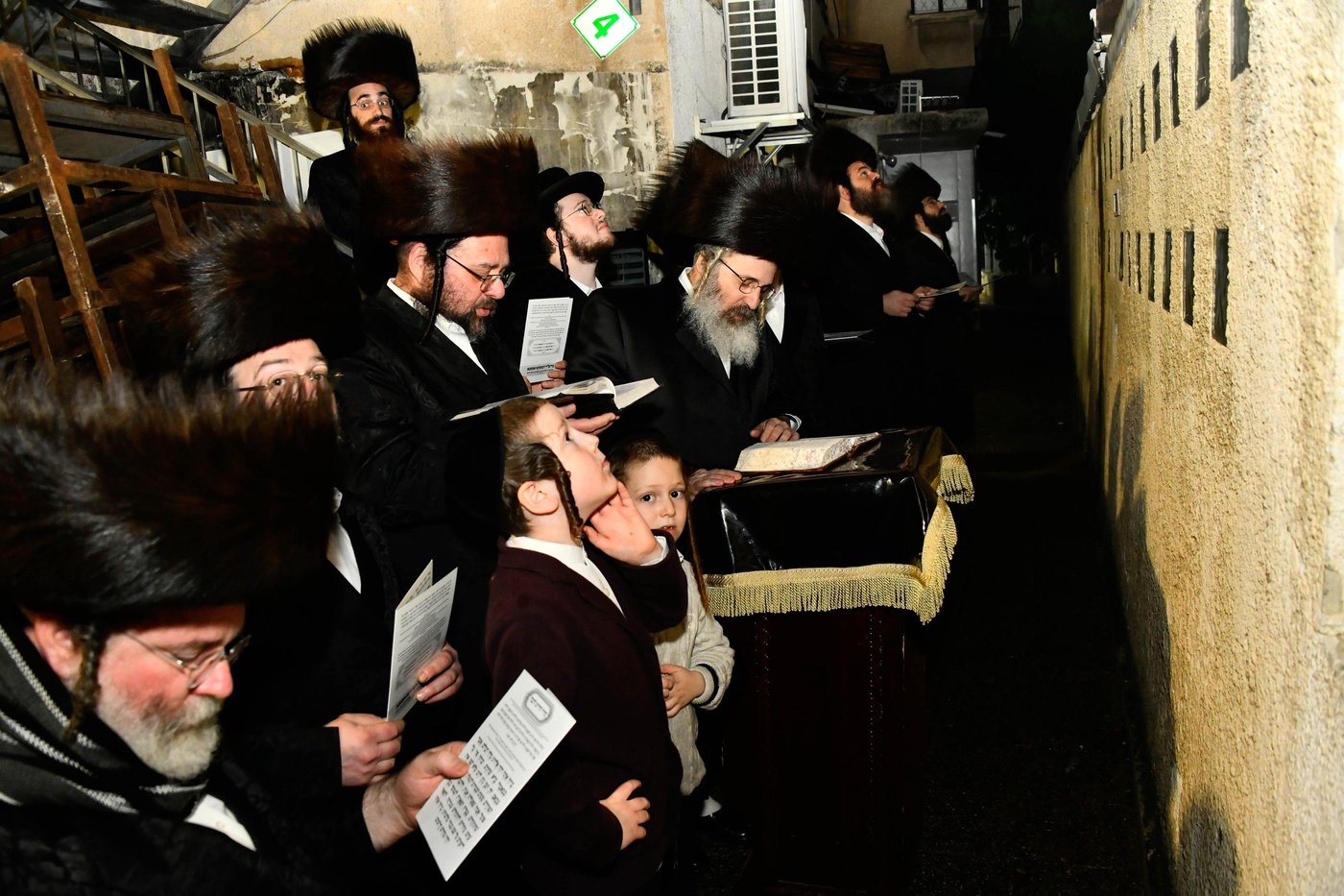 קידוש לבנה בזוטשקא אמסנא