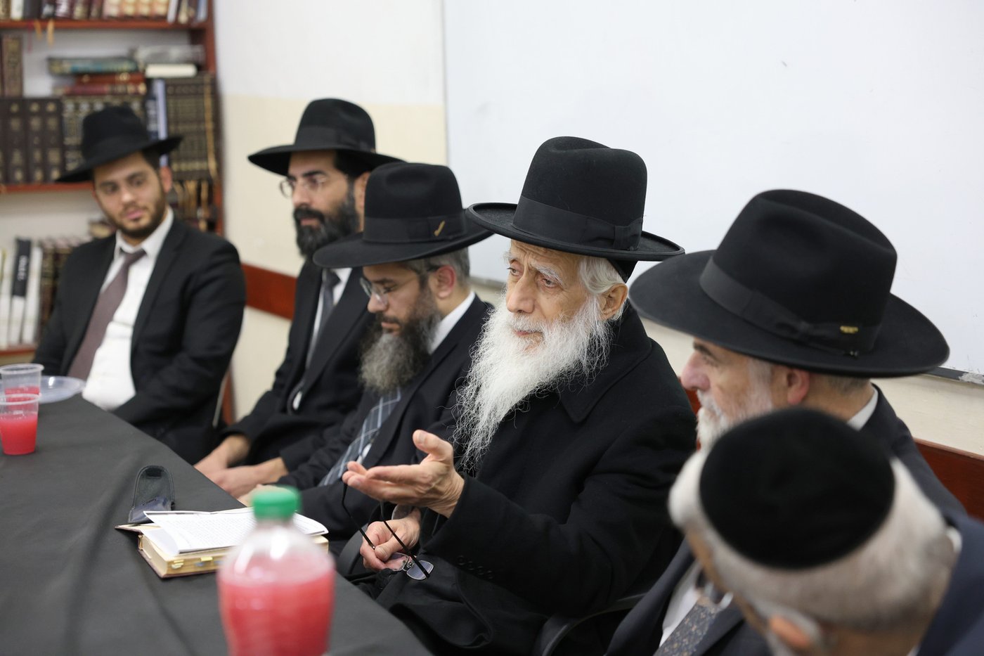 מעמד היסוד לישיבה בבית שמש ע"י הגאון רבי יהודה כהן