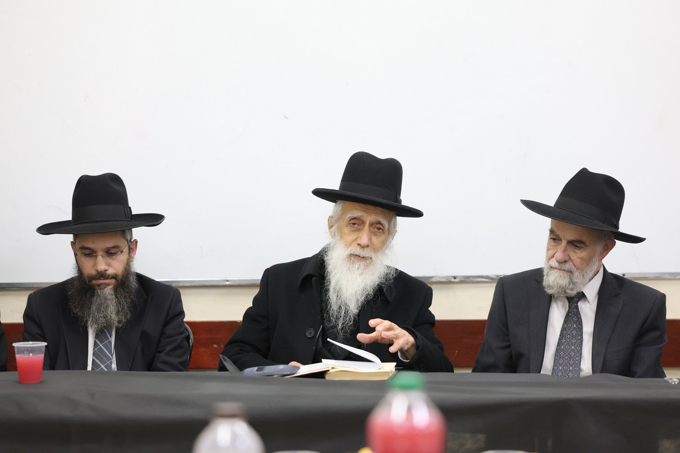 מעמד היסוד לישיבה בבית שמש ע"י הגאון רבי יהודה כהן