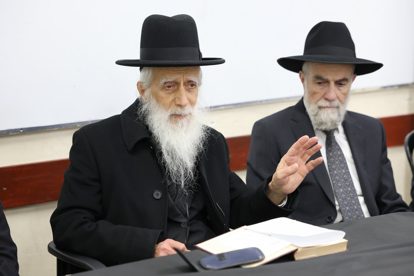 מעמד היסוד לישיבה בבית שמש ע"י הגאון רבי יהודה כהן