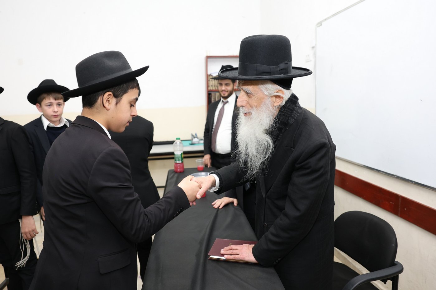 מעמד היסוד לישיבה בבית שמש ע"י הגאון רבי יהודה כהן