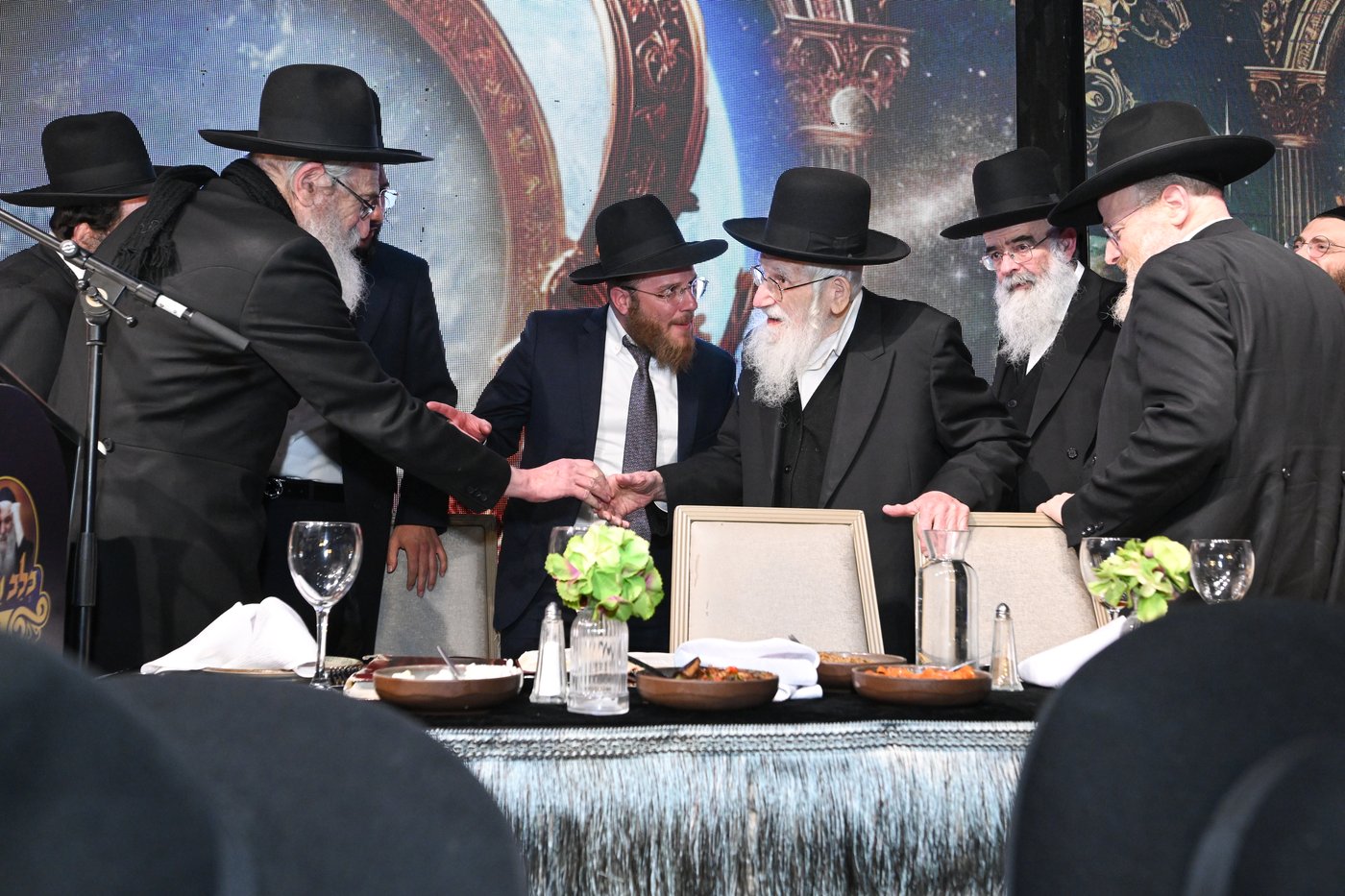 הגאון רבי עזריאל אויערבאך בהופעתו למעמד