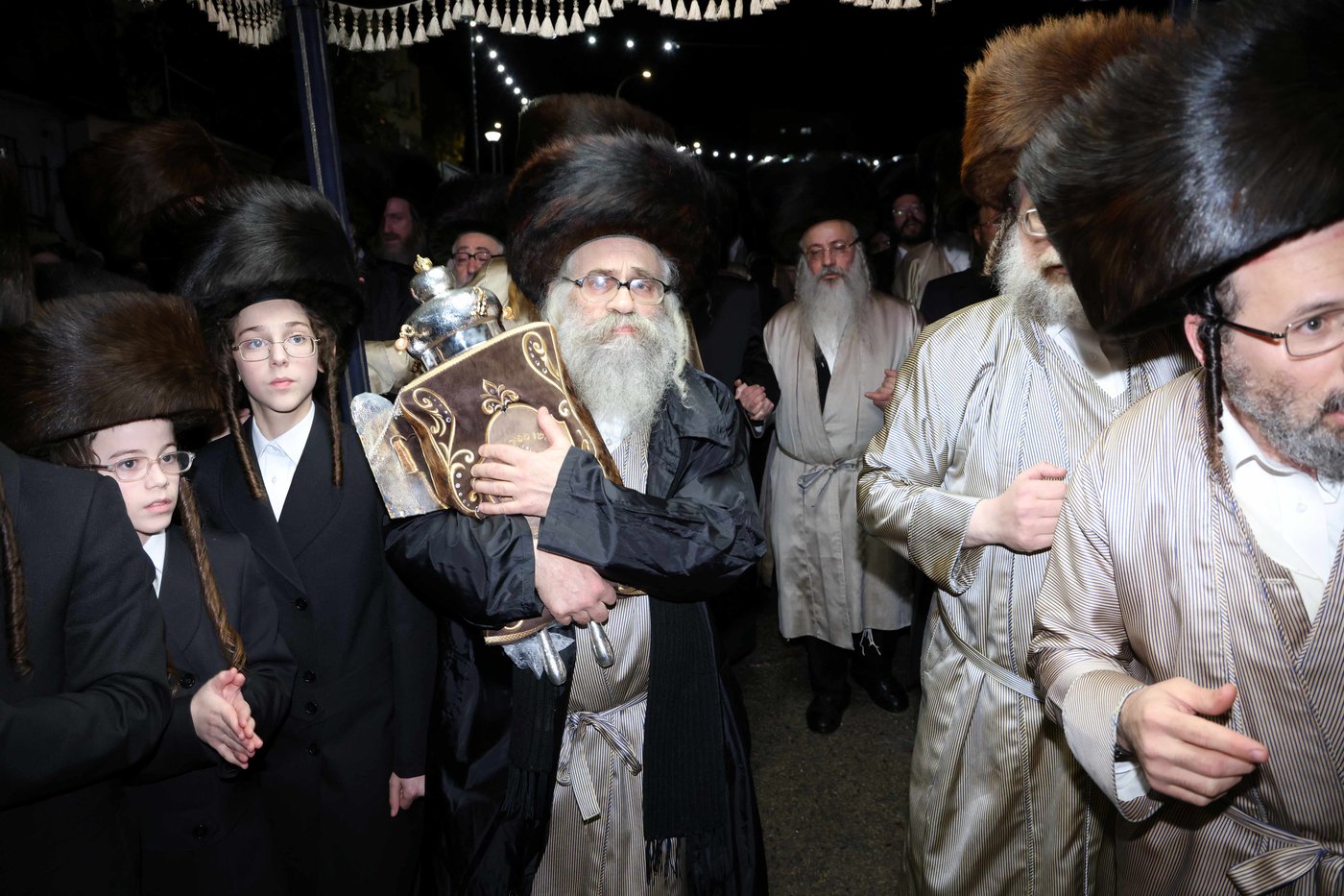 הכנסת ס"ת לביהמ"ד דקהל חסידי ירושלים בבית שמש