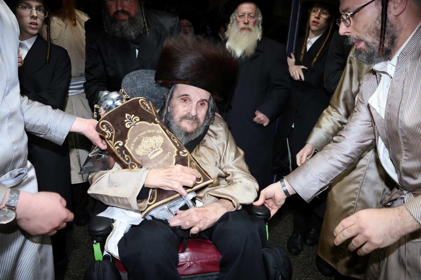 הכנסת ס"ת לביהמ"ד דקהל חסידי ירושלים בבית שמש