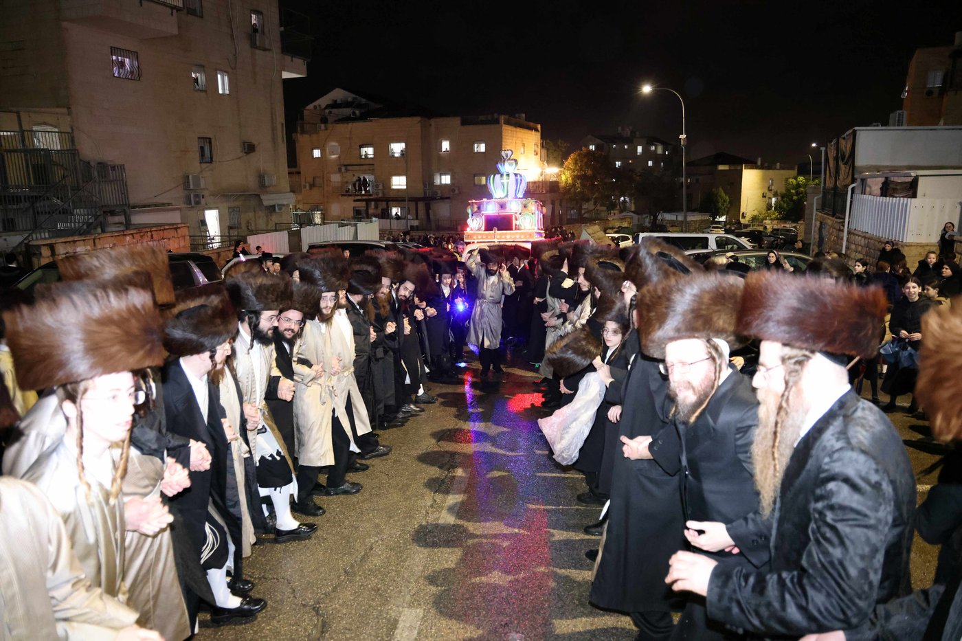 הכנסת ס"ת לביהמ"ד דקהל חסידי ירושלים בבית שמש