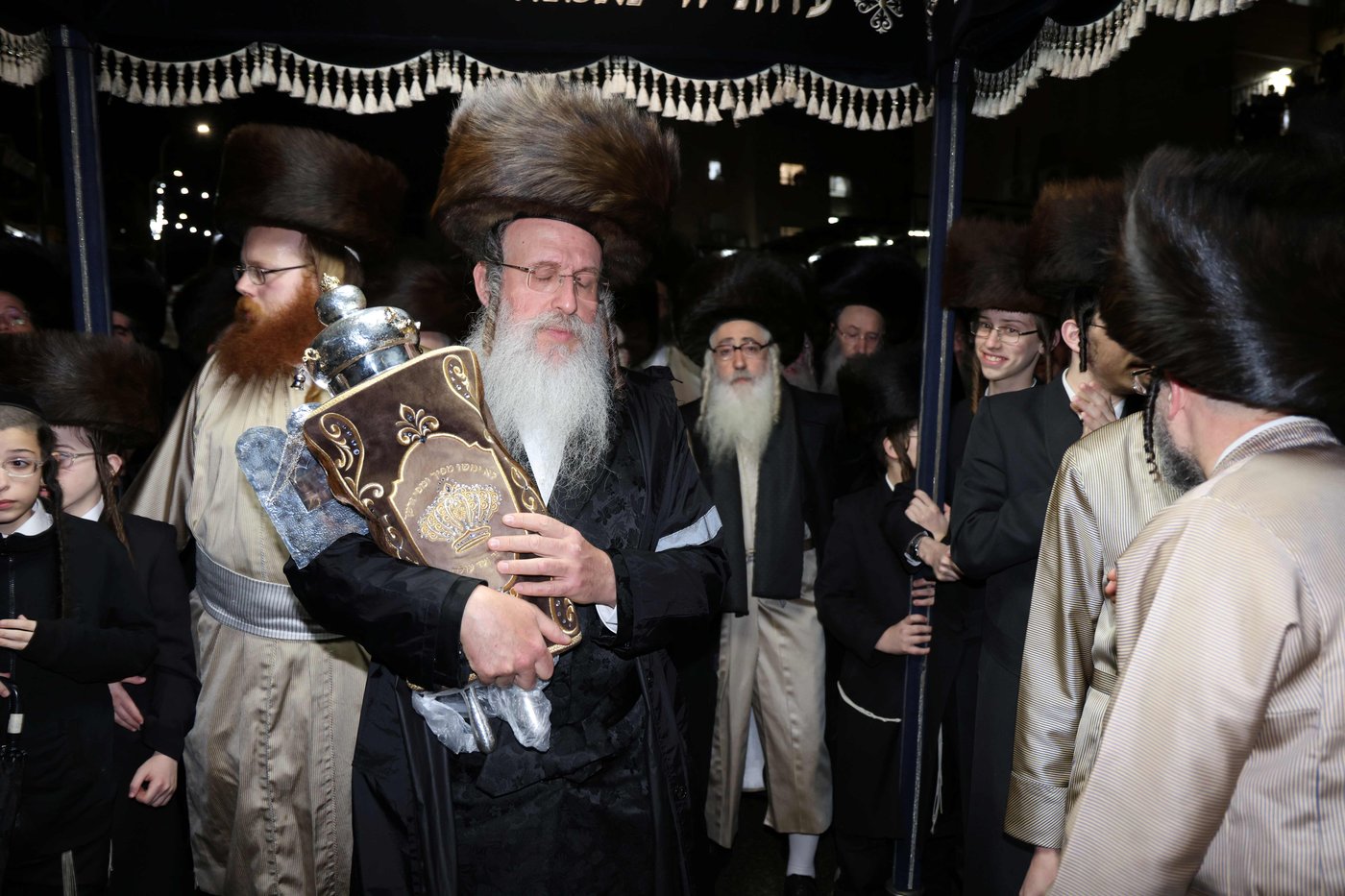 הכנסת ס"ת לביהמ"ד דקהל חסידי ירושלים בבית שמש