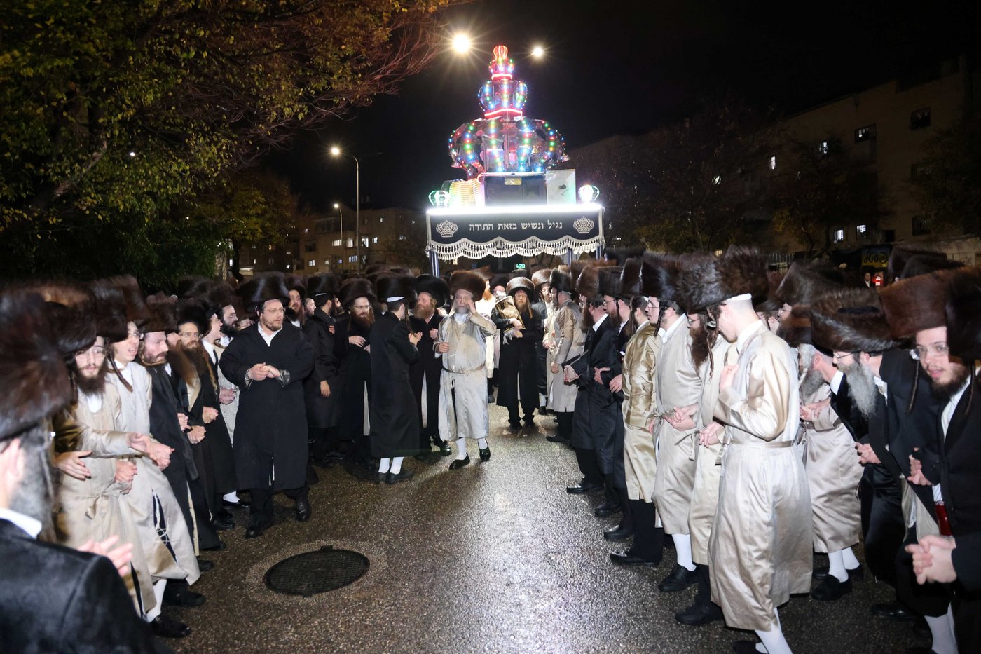הכנסת ס"ת לביהמ"ד דקהל חסידי ירושלים בבית שמש