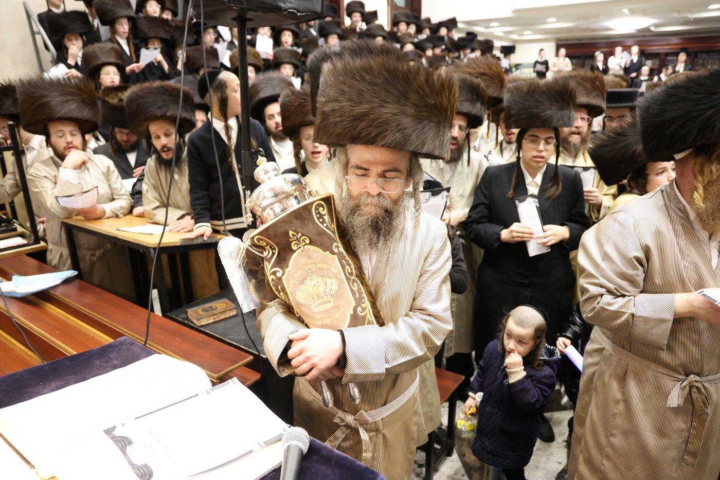 הכנסת ס"ת לביהמ"ד דקהל חסידי ירושלים בבית שמש