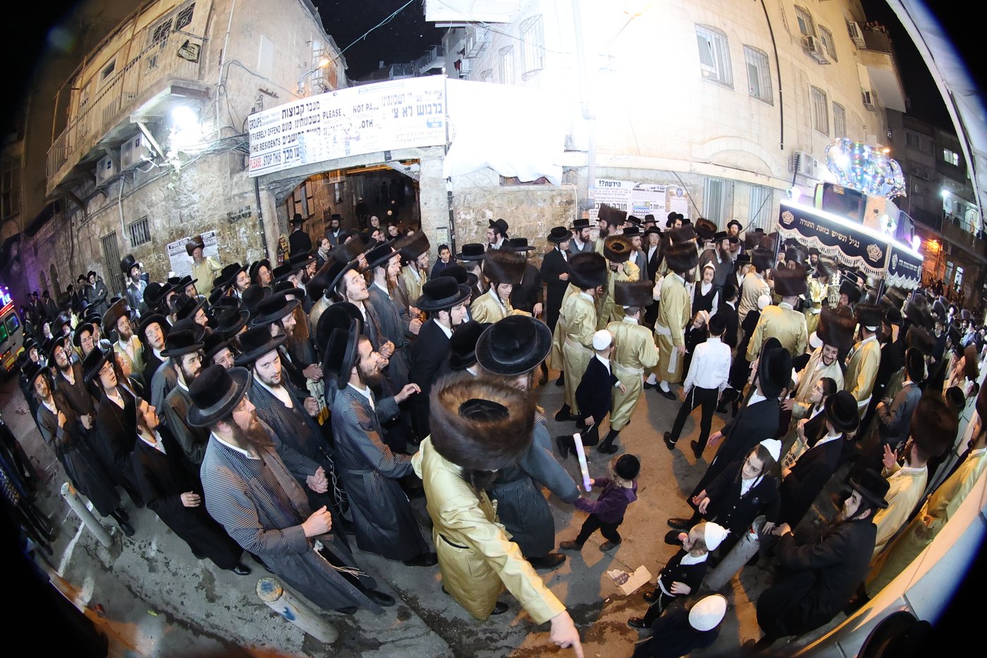 הכנסת ספר תורה בתולדות אברהם יצחק