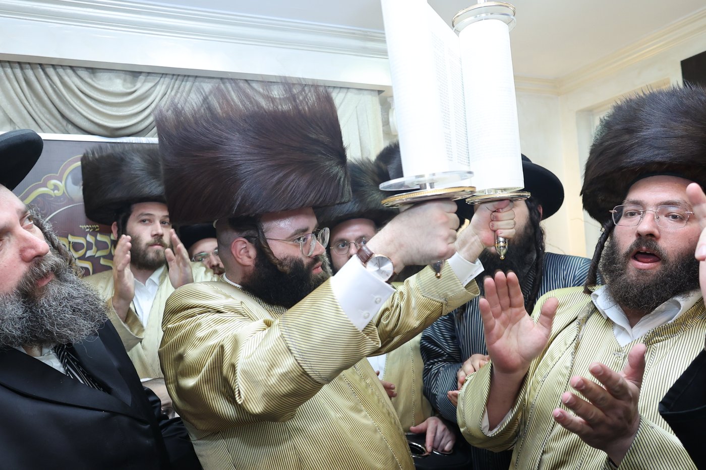 הכנסת ספר תורה בתולדות אברהם יצחק