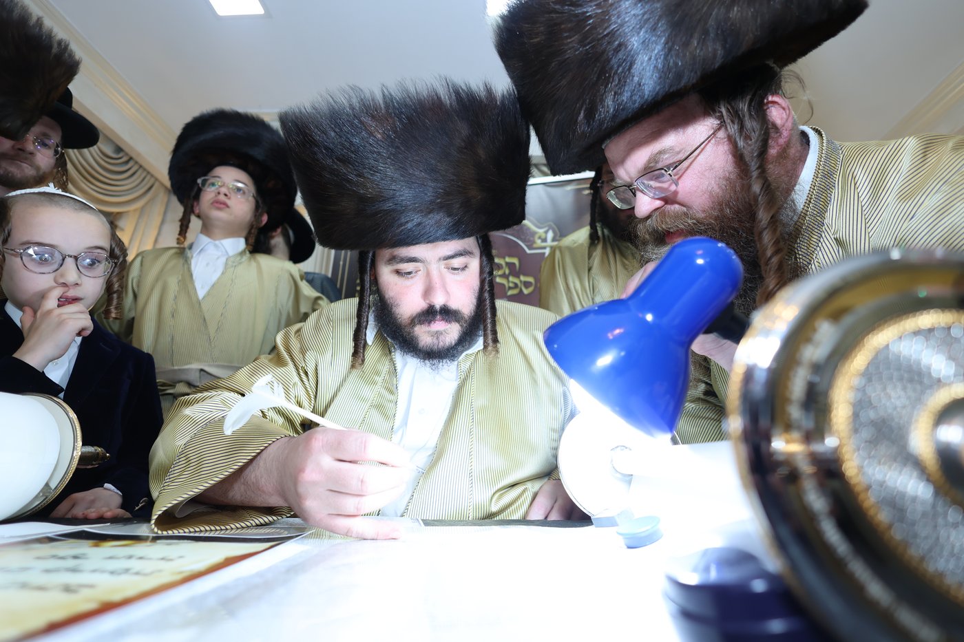 הכנסת ספר תורה בתולדות אברהם יצחק