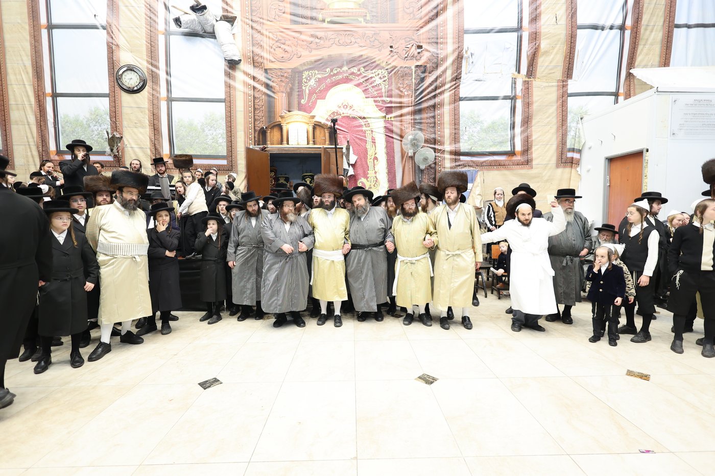 הכנסת ספר תורה בתולדות אברהם יצחק