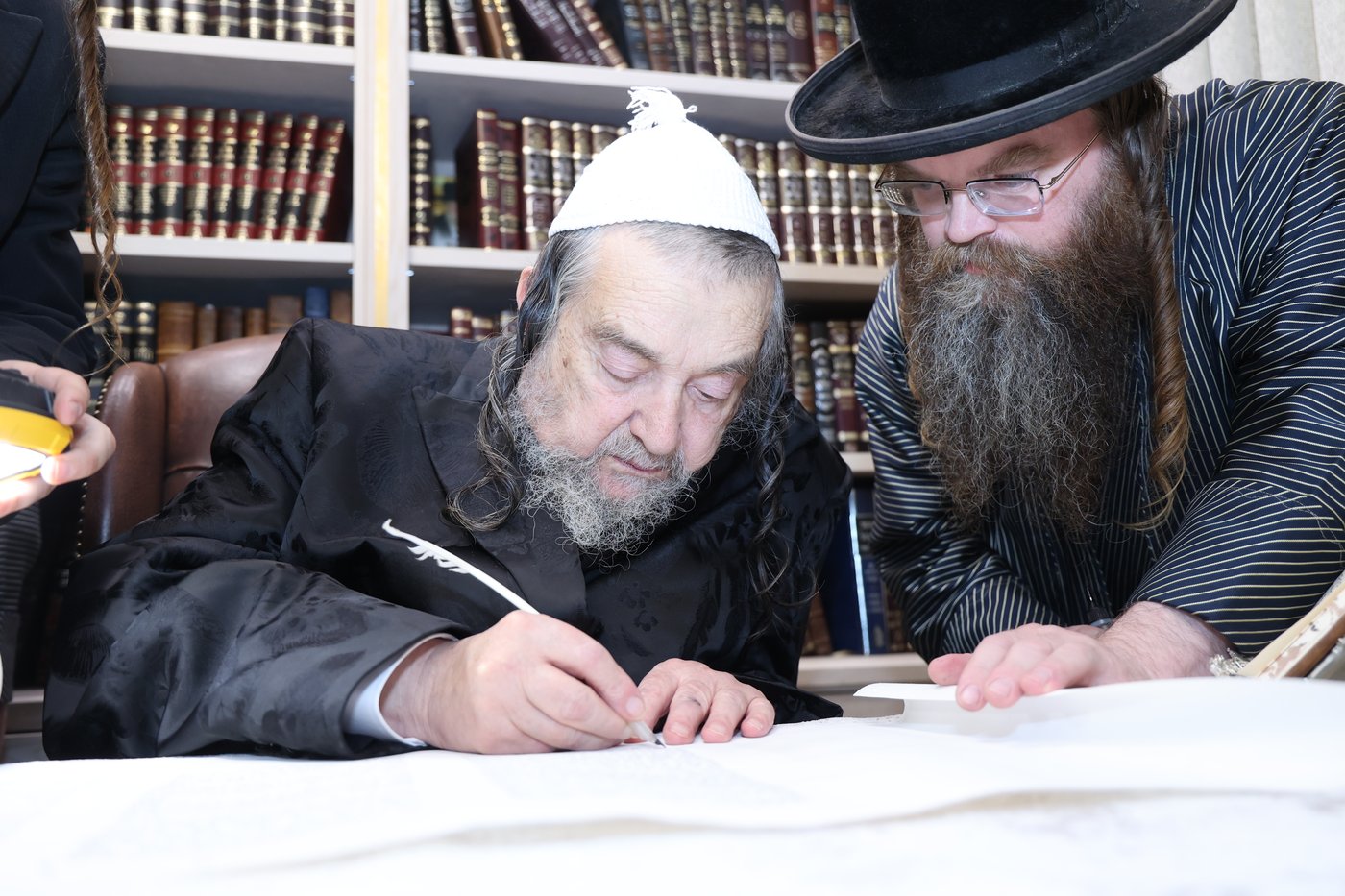 הכנסת ספר תורה בתולדות אברהם יצחק