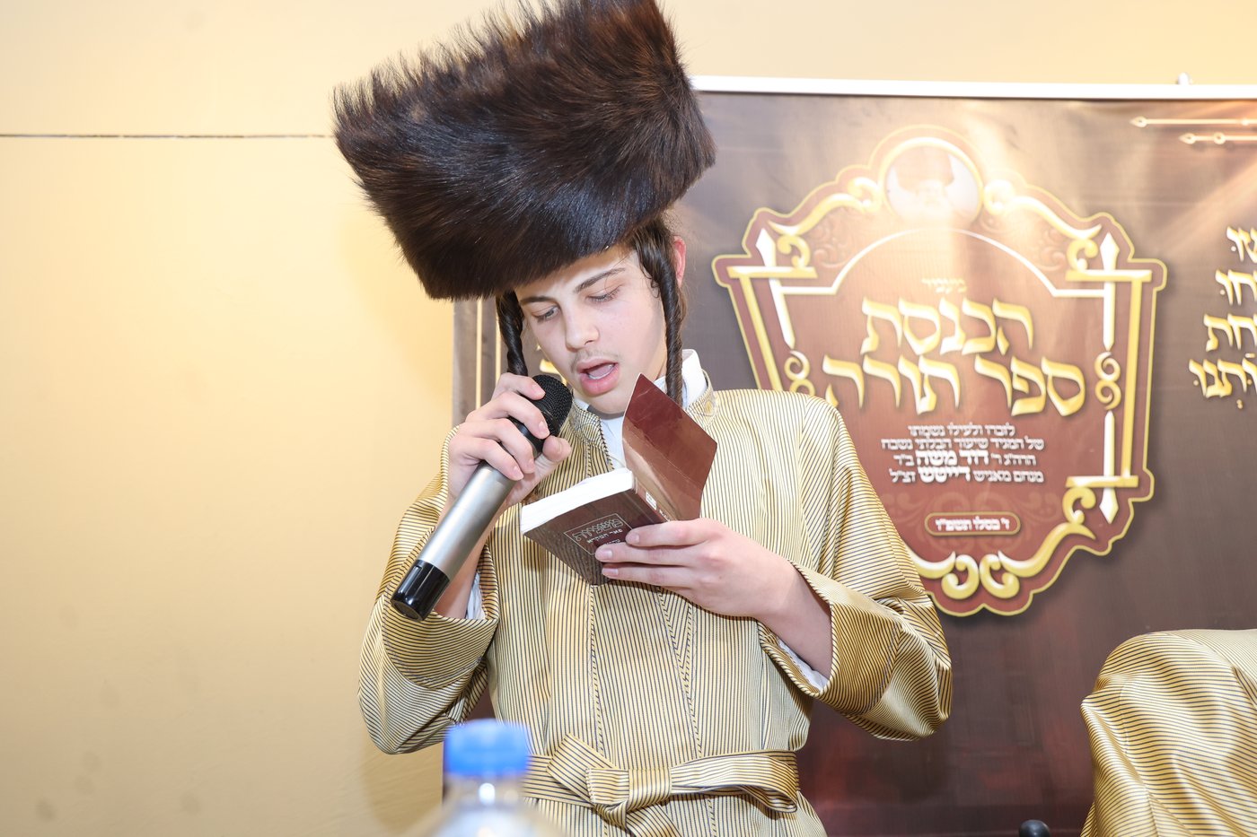 הכנסת ספר תורה בתולדות אברהם יצחק