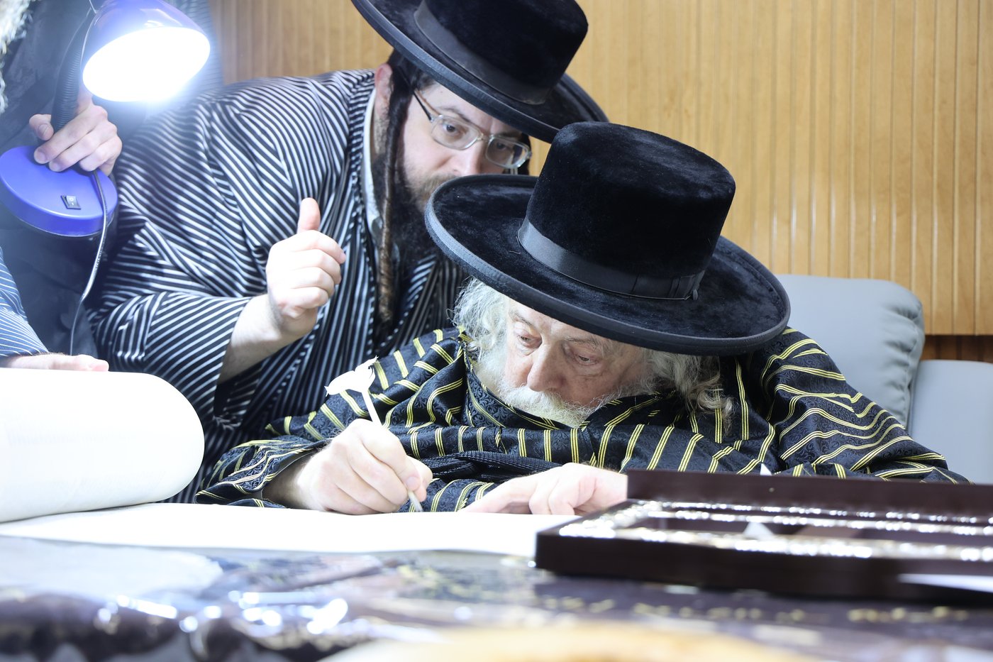 הכנסת ספר תורה בתולדות אברהם יצחק