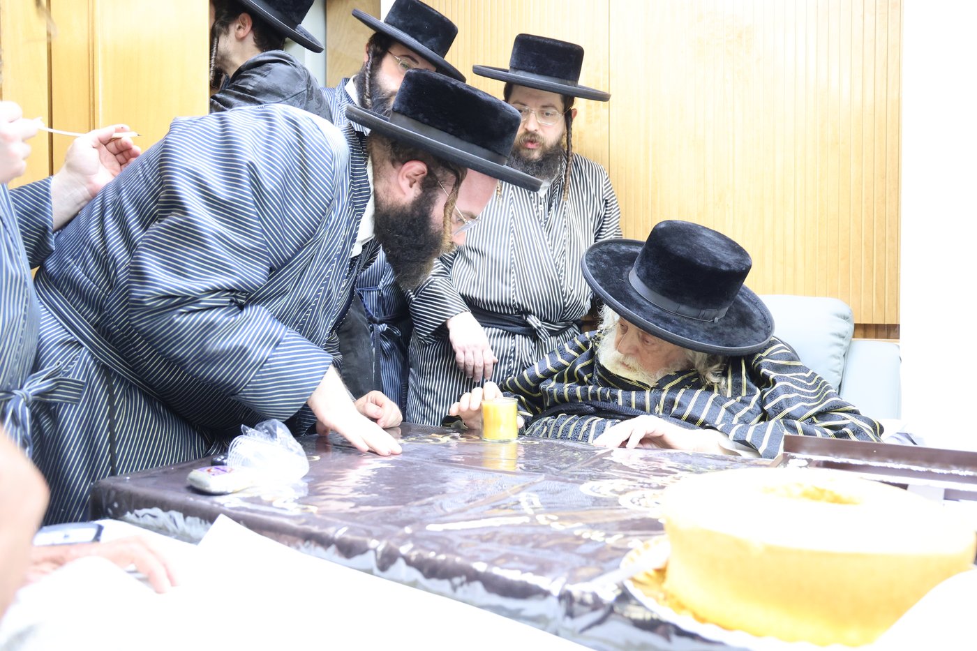 הכנסת ספר תורה בתולדות אברהם יצחק