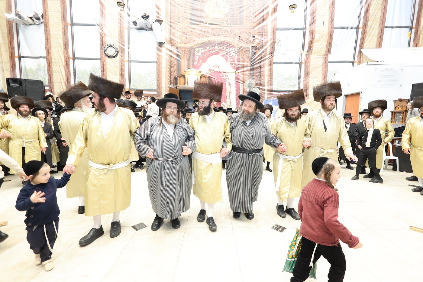 הכנסת ספר תורה בתולדות אברהם יצחק