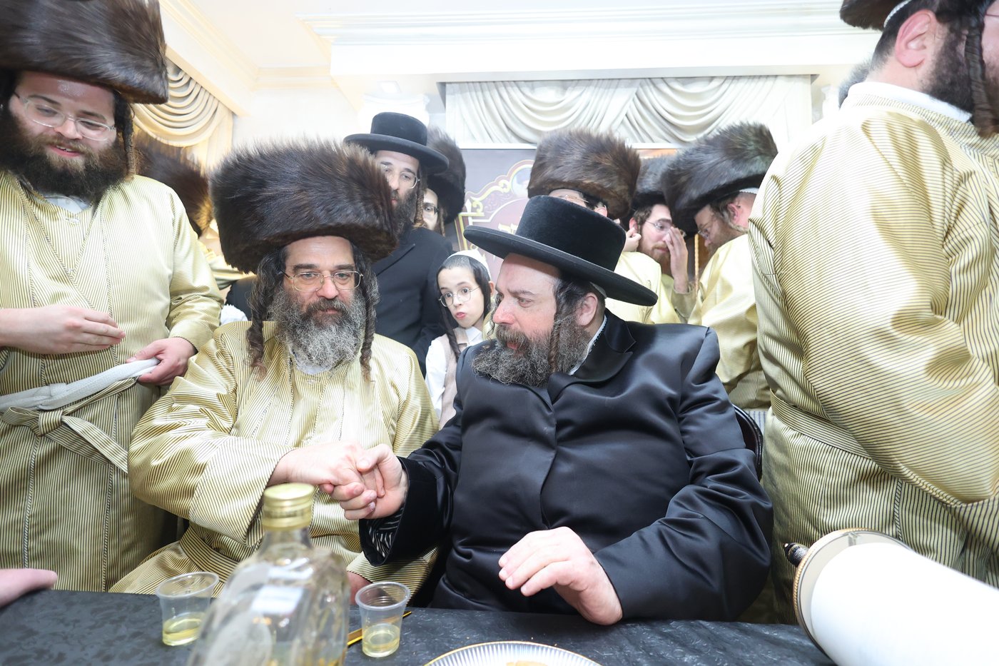 הכנסת ספר תורה בתולדות אברהם יצחק