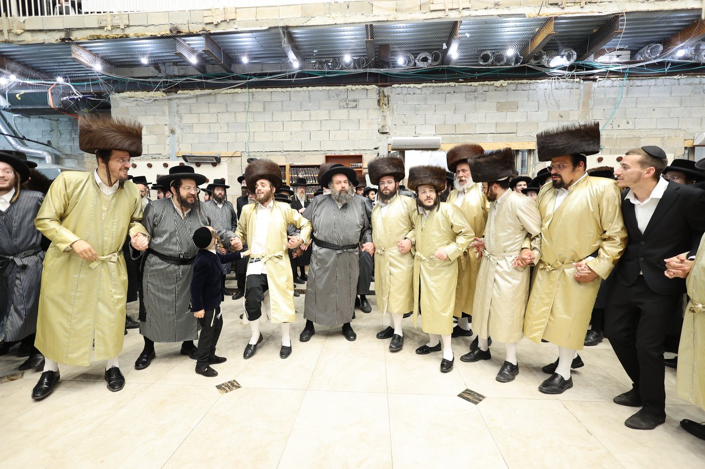 הכנסת ספר תורה בתולדות אברהם יצחק