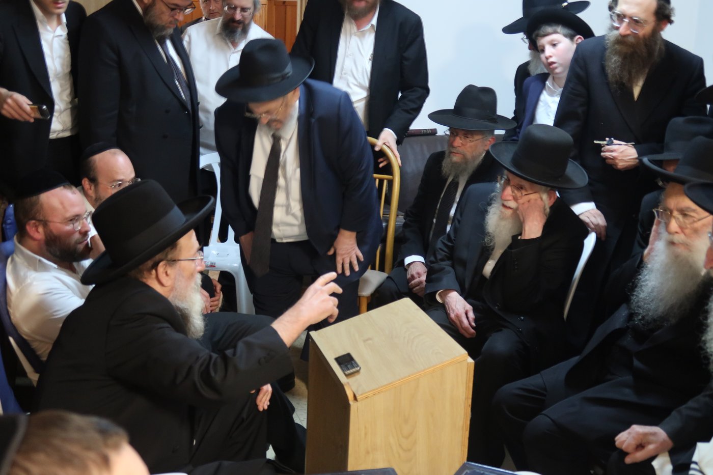 ניחום אבלים אצל הגאון רבי יהושע ארנברג