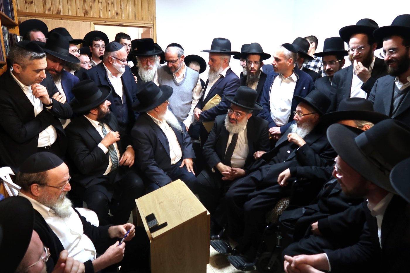 ניחום אבלים אצל הגאון רבי יהושע ארנברג