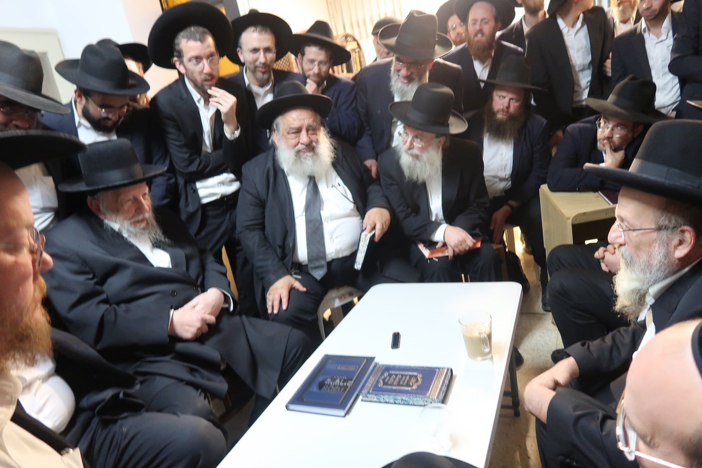 ניחום אבלים אצל הגאון רבי יהושע ארנברג