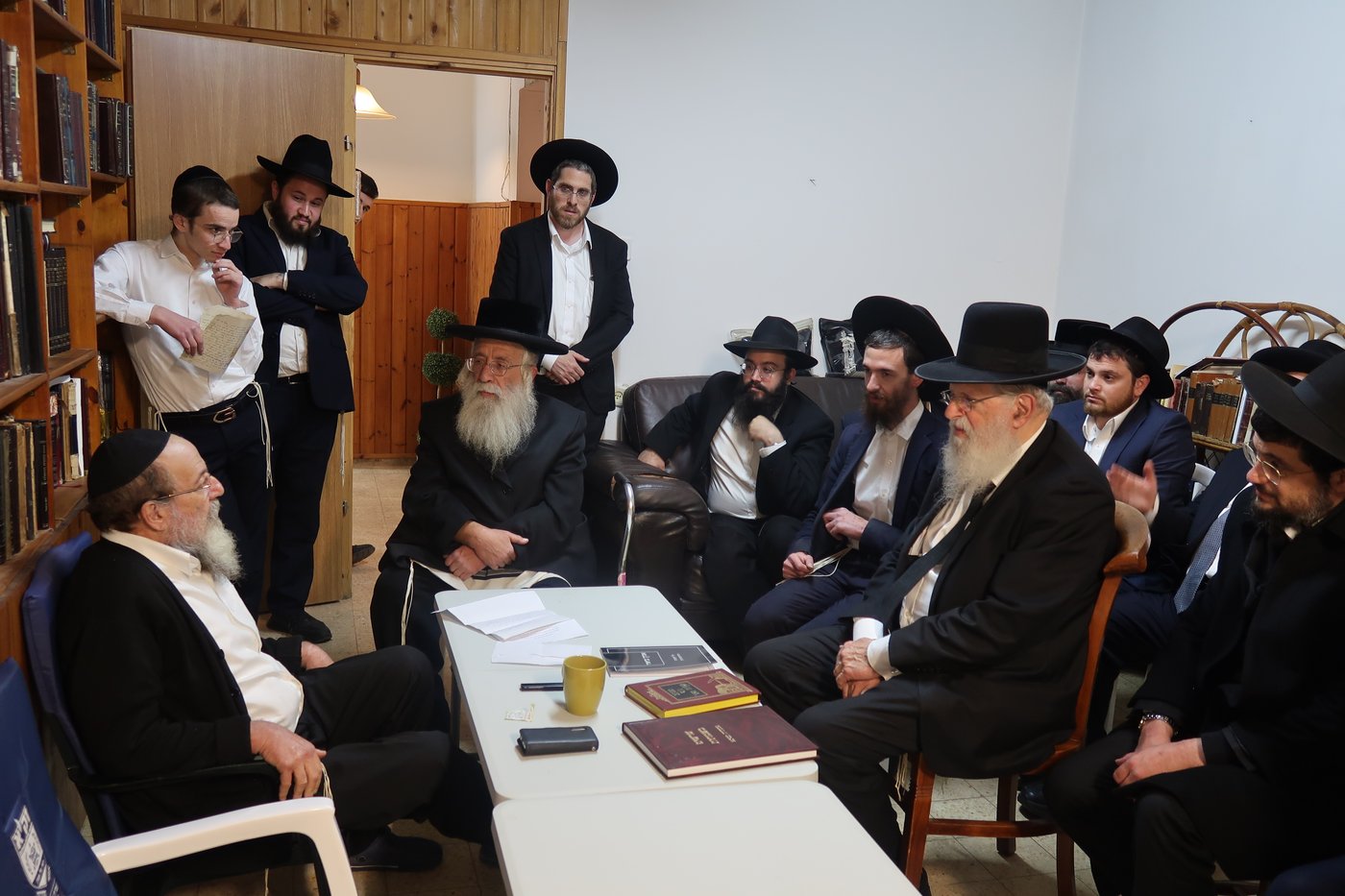 ניחום אבלים אצל הגאון רבי יהושע ארנברג