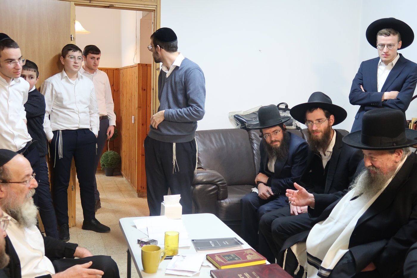 ניחום אבלים אצל הגאון רבי יהושע ארנברג