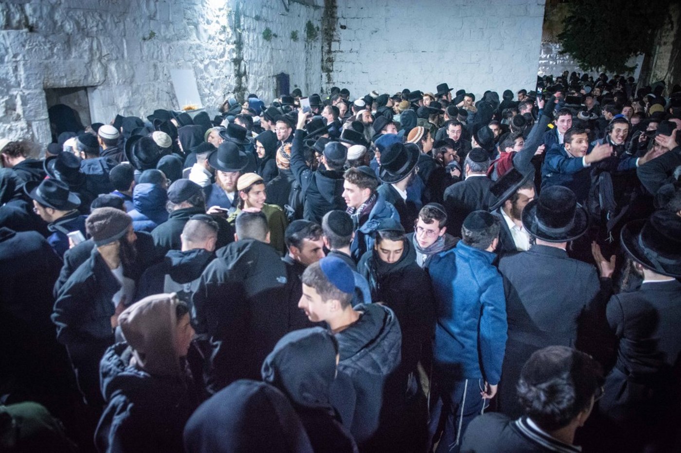 ליל עשרה בטבת בקבר יוסף שבשכם