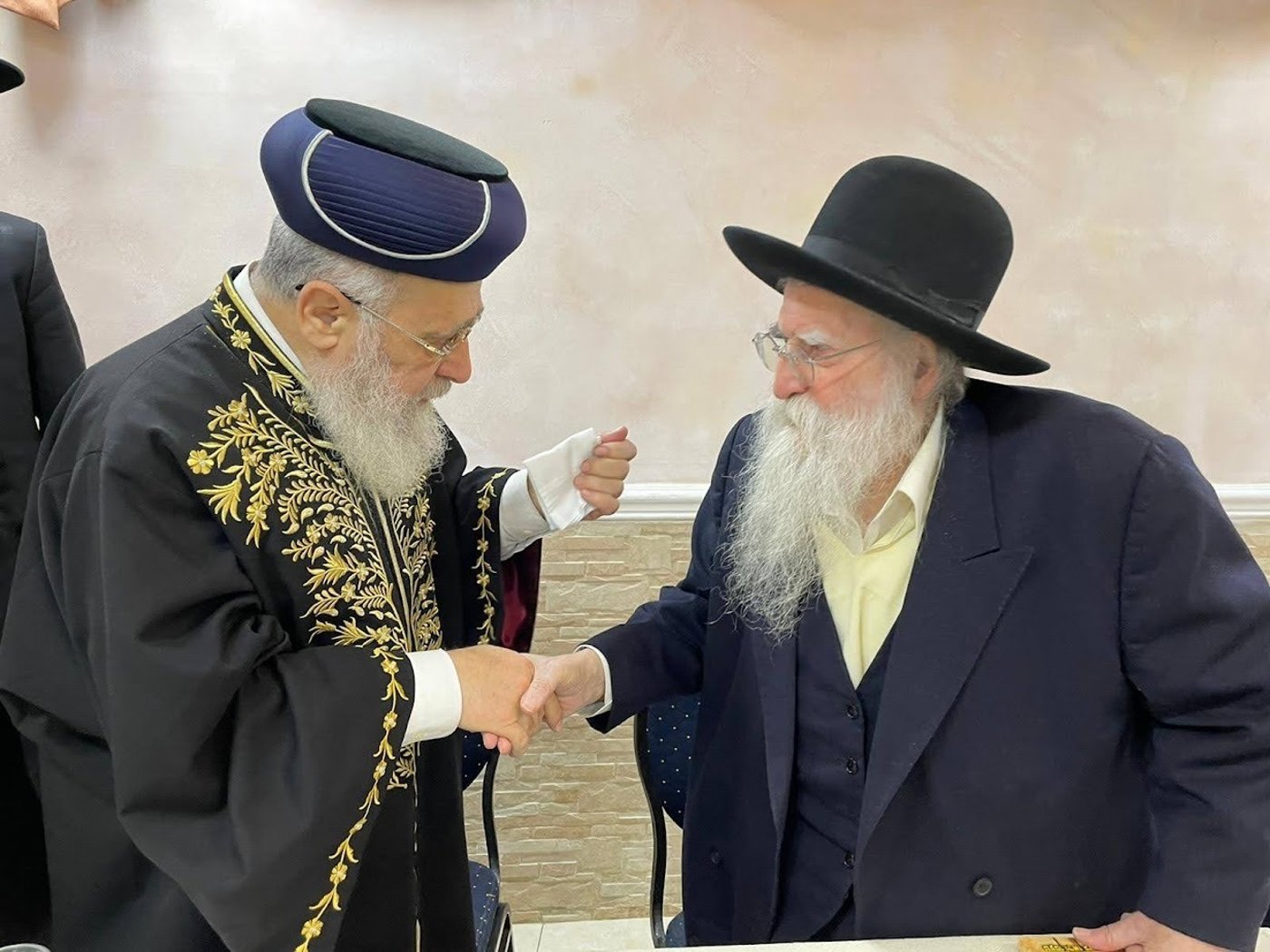 איש היראה הגה"צ רבי משה חיים אריה זצ"ל עם יבל"א הראש"ל הגאון רבי יצחק יוסף