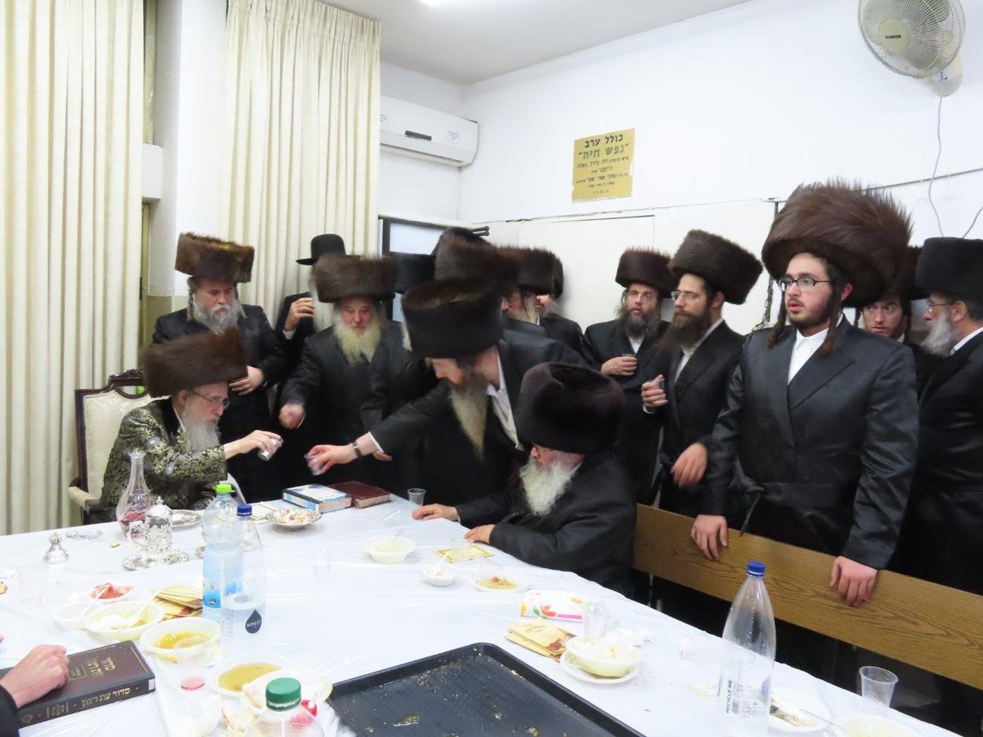 האדמו"ר ממעליץ בשריפת הפתילות