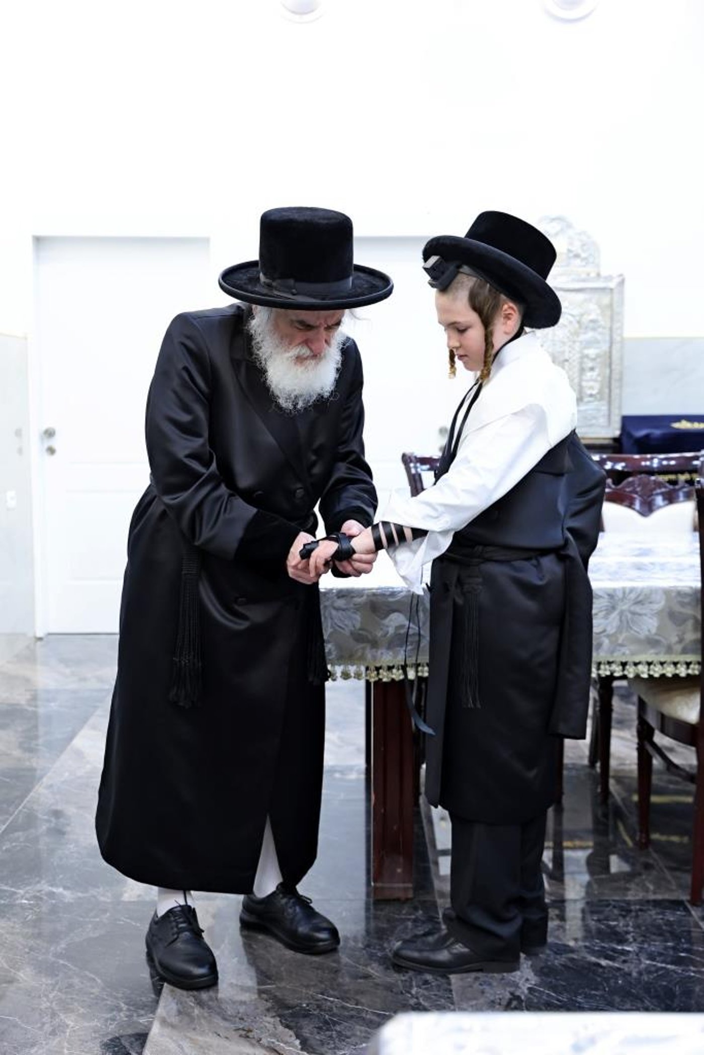 בר מצווה לבן הרב חיים מאיר מרקוביץ, אצל האדמו"ר מויזניץ