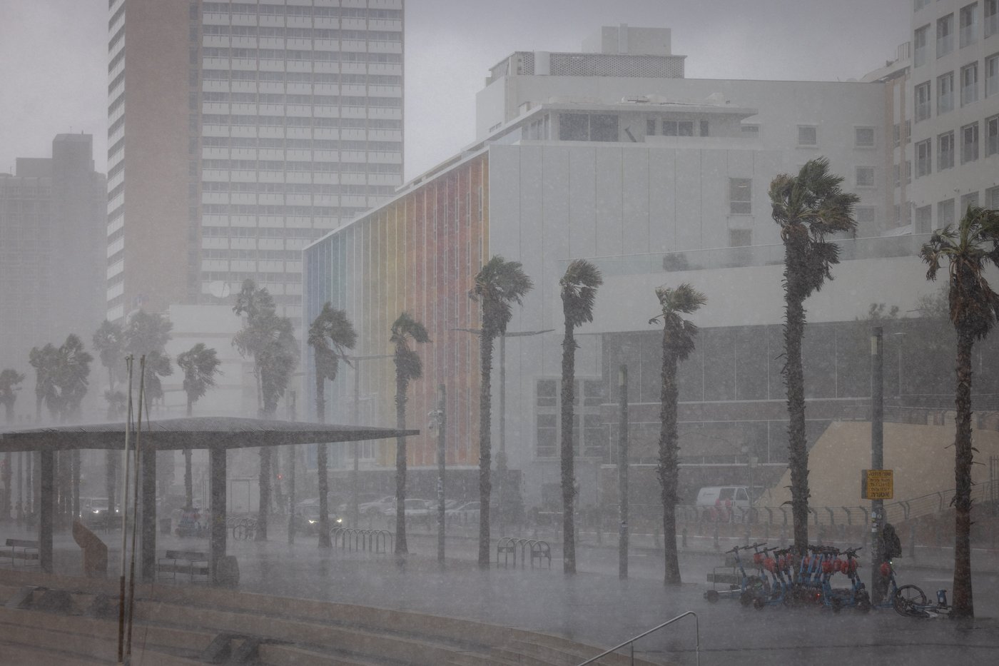 תל אביב גשומה